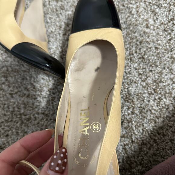 CHANEL Women's Vintage Slingback Block Heel Shoes Size 38 In Cream/Black - Picture 4 of 9